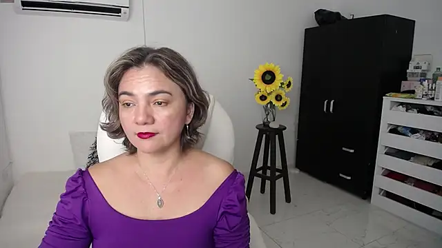 Snapshot of Ghada_milf chatting on 03.07.25 Ghada milf online show from 03.07.25