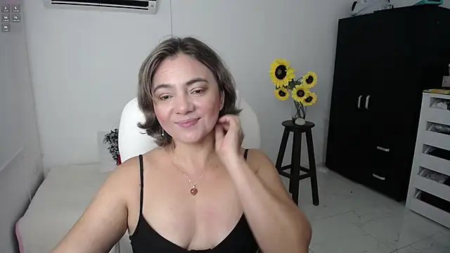 Snapshot of Ghada_milf chatting on 03.14.25 Ghada milf online show from 03.14.25