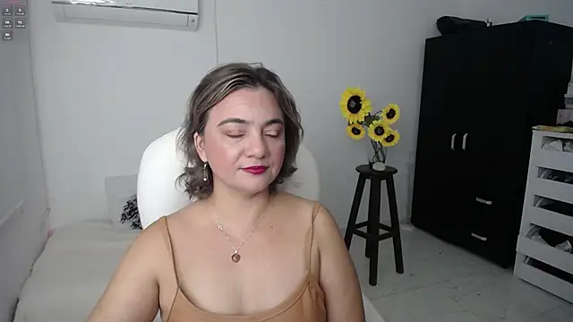 Snapshot of Ghada_milf chatting on 03.17.25 Ghada milf online show from 03.17.25