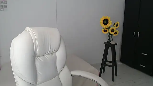 Snapshot of Ghada_milf chatting on 03.19.25 Ghada milf online show from 03.19.25