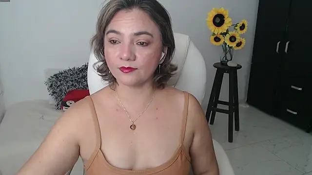 Snapshot of Ghada_milf chatting on 03.20.25 Ghada milf online show from 03.20.25