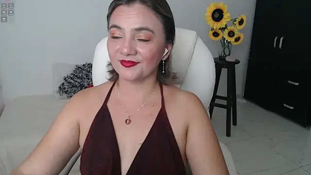 Snapshot of Ghada_milf chatting on 03.21.25 Ghada milf online show from 03.21.25