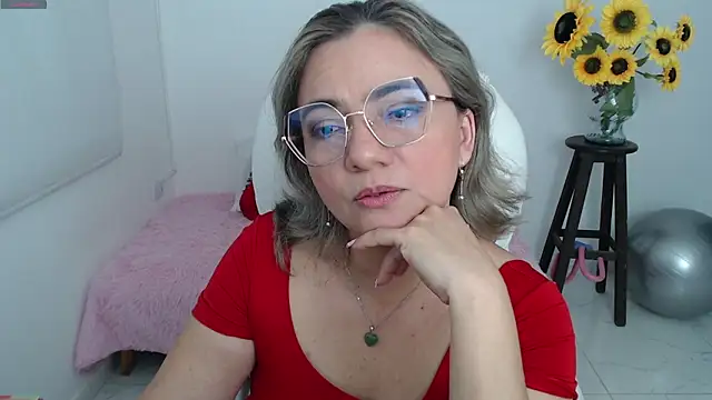 Snapshot of Ghada_milf chatting on 09.15.25 Ghada milf online show from 09.15.25