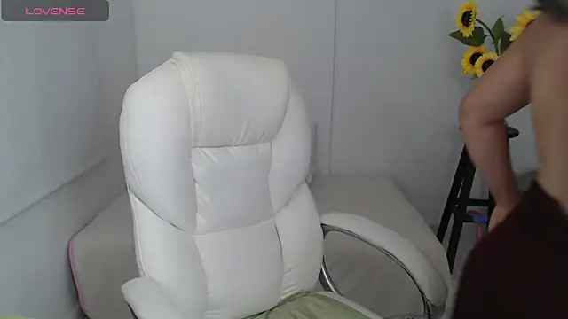 Snapshot of Ghada_milf chatting on 10.11.25 Ghada milf online show from 10.11.25