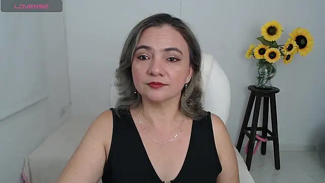 Snapshot of Ghada_milf chatting on 10.17.25 Ghada milf online show from 10.17.25