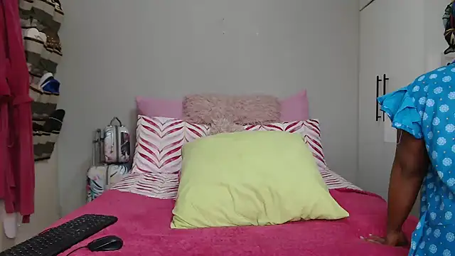 Snapshot of Amberbela chatting on 06.19.26 Amberbela online show from 06.19.26