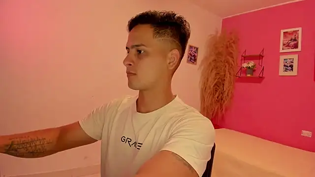 Snapshot of JANER_03 chatting on 11.02.25 JANER 03 online show from 11.02.25