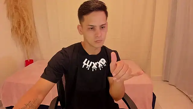 Snapshot of JANER_03 chatting on 12.21.25 JANER 03 online show from 12.21.25