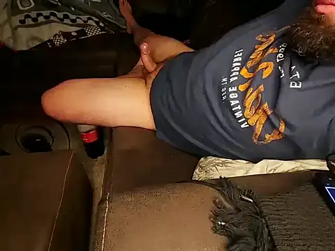 Snapshot of CuriousBear chatting on 11.09.25 CuriousBear online show from 11.09.25