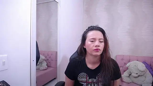 lauraguzman online show from 03.11.25