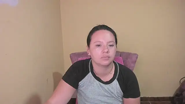 Snapshot of lauraguzman chatting on 07.08.26 lauraguzman online show from 07.08.26