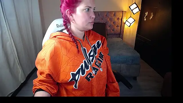 brithany smiith  online show from 02.06.25