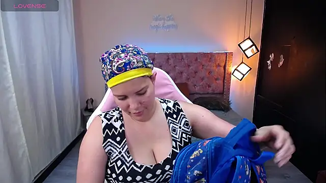 brithany smiith  online show from 03.03.25