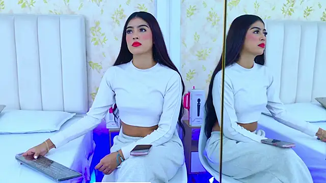 Mia-Monroe online show from 10.03.25