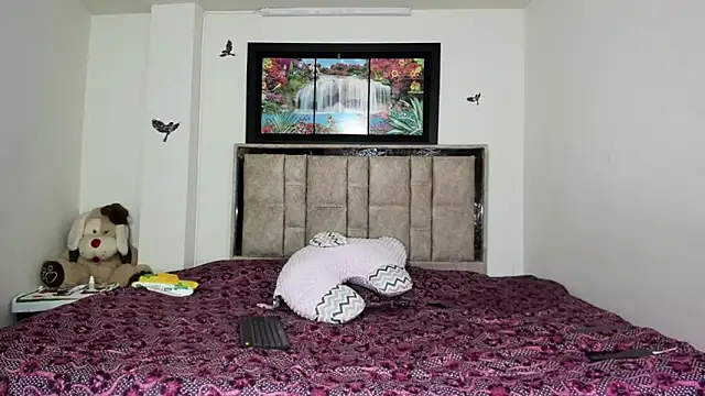 Snapshot of alanaanddaphne chatting on 10.02.25 alanaanddaphne online show from 10.02.25