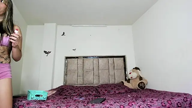 Snapshot of alanaanddaphne chatting on 11.13.25 alanaanddaphne online show from 11.13.25