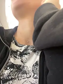 Snapshot of beautydiamond chatting on 02.19.26 beautydiamond online show from 02.19.26