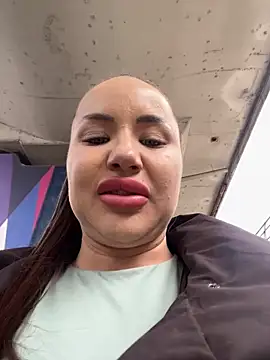 Snapshot of beautydiamond chatting on 03.17.26 beautydiamond online show from 03.17.26