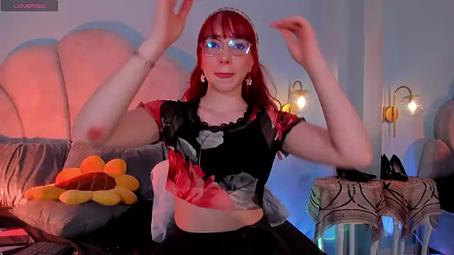 Snapshot of sweeet_peach chatting on 10.07.25 sweeet peach online show from 10.07.25