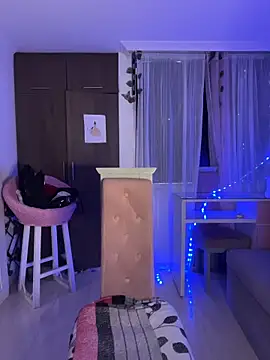 Snapshot of lina_pink chatting on 10.15.25 lina pink online show from 10.15.25