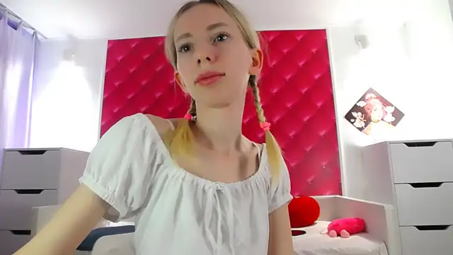 Snapshot of BarbieGoddess chatting on 12.29.24 BarbieGoddess online show from 12.29.24