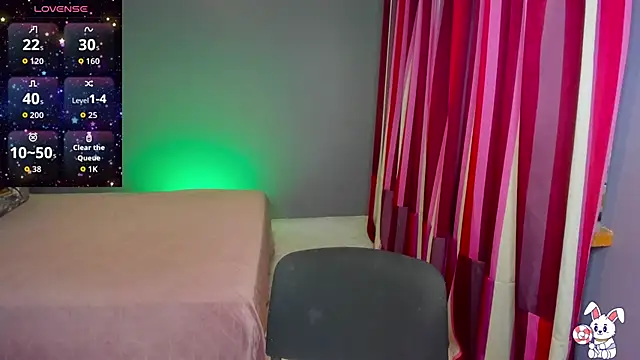 Snapshot of AnitaMays chatting on 11.11.25 AnitaMays online show from 11.11.25