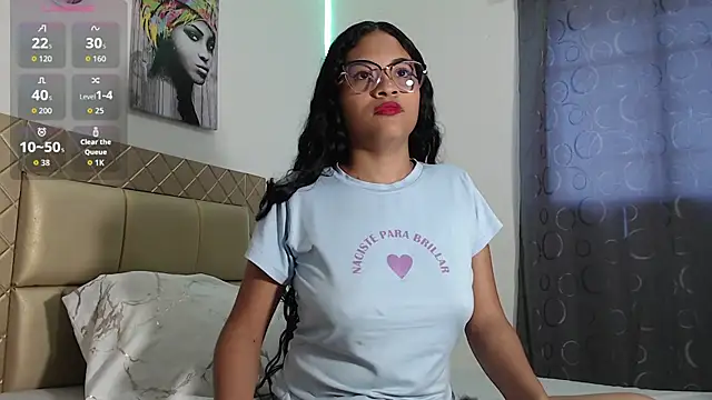 Snapshot of DAFNNEE_ROSS chatting on 10.28.25 DAFNNEE ROSS online show from 10.28.25