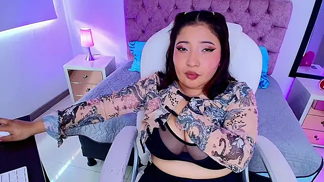 Snapshot of Emma_monserrat chatting on 09.26.25 Emma monserrat online show from 09.26.25