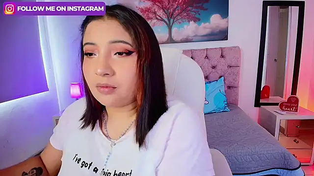 Snapshot of Emma_monserrat chatting on 09.30.25 Emma monserrat online show from 09.30.25