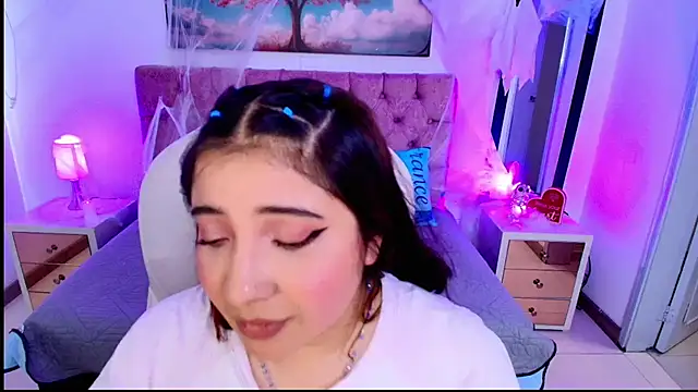 Snapshot of Emma_monserrat chatting on 10.15.25 Emma monserrat online show from 10.15.25