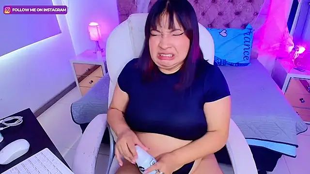 Snapshot of Emma_monserrat chatting on 10.20.25 Emma monserrat online show from 10.20.25