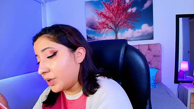 Snapshot of Emma_monserrat chatting on 11.18.25 Emma monserrat online show from 11.18.25