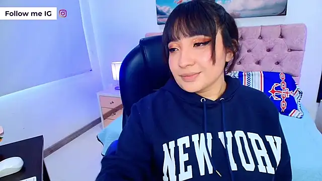 Snapshot of Emma_monserrat chatting on 02.02.26 Emma monserrat online show from 02.02.26