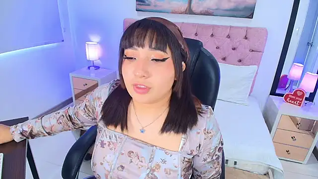 Snapshot of Emma_monserrat chatting on 03.18.26 Emma monserrat online show from 03.18.26