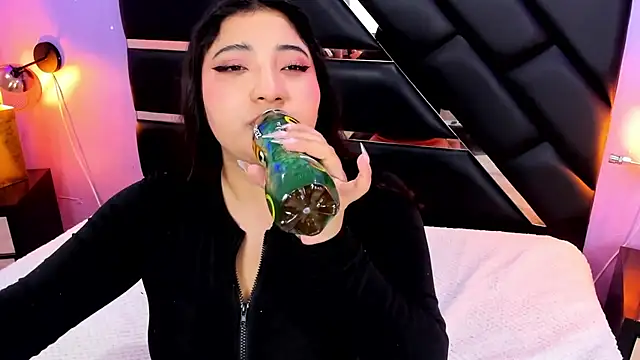 Snapshot of Emma_monserrat chatting on 07.15.26 Emma monserrat online show from 07.15.26