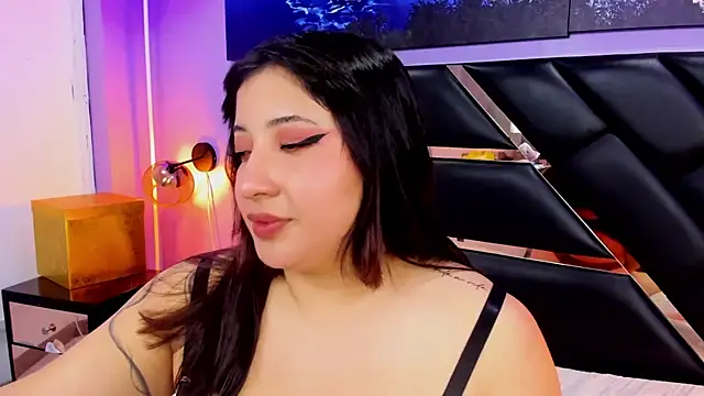 Snapshot of Emma_monserrat chatting on 07.18.26 Emma monserrat online show from 07.18.26