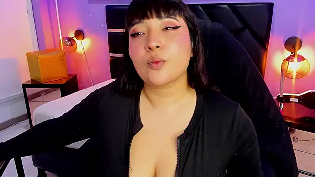 Snapshot of Emma_monserrat chatting on 07.21.26 Emma monserrat online show from 07.21.26