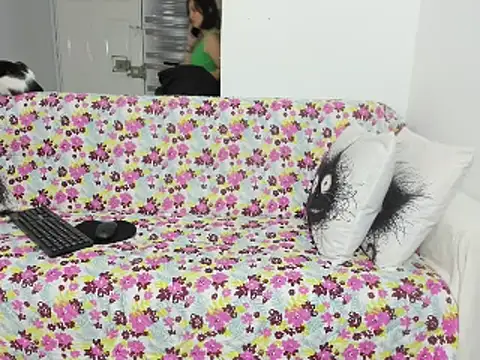 Snapshot of Emma_Jnes chatting on 02.12.25 Emma Jnes online show from 02.12.25