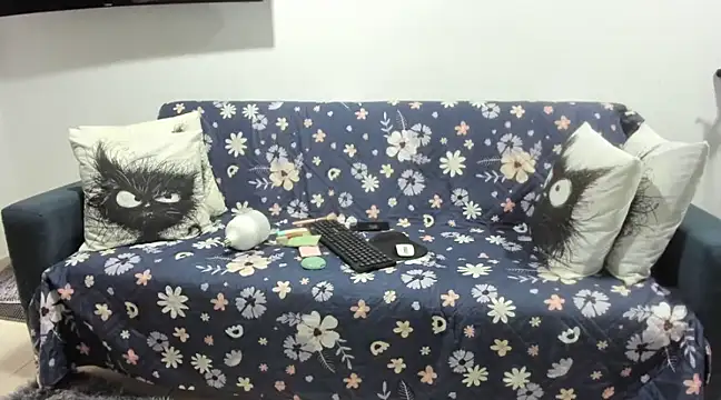 Snapshot of Emma_Jnes chatting on 03.12.25 Emma Jnes online show from 03.12.25