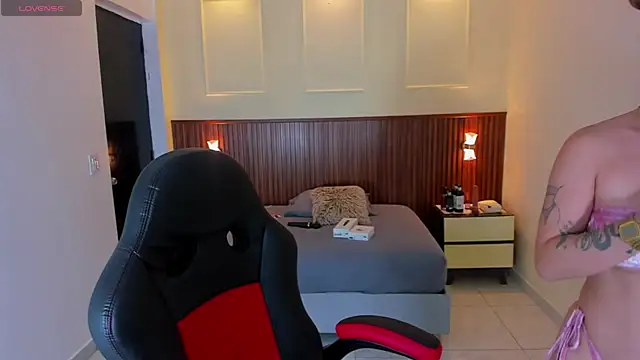 Snapshot of LUCYAMARS1 chatting on 11.27.25 LUCYAMARS1 online show from 11.27.25