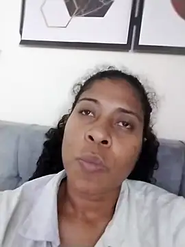 Snapshot of Ivon-09 chatting on 02.17.25 Ivon-09 online show from 02.17.25