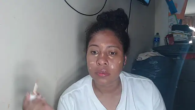 Snapshot of Ivon-09 chatting on 03.18.25 Ivon-09 online show from 03.18.25