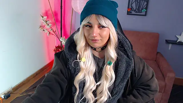 Snapshot of yumin3ko chatting on 12.10.24 yumin3ko online show from 12.10.24