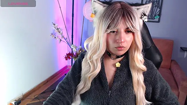 Snapshot of yumin3ko chatting on 12.14.24 yumin3ko online show from 12.14.24