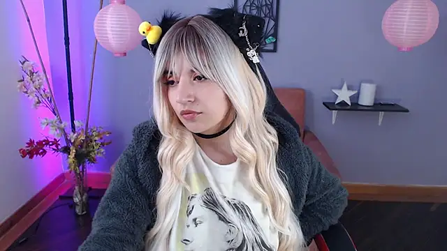 Snapshot of yumin3ko chatting on 01.21.25 yumin3ko online show from 01.21.25