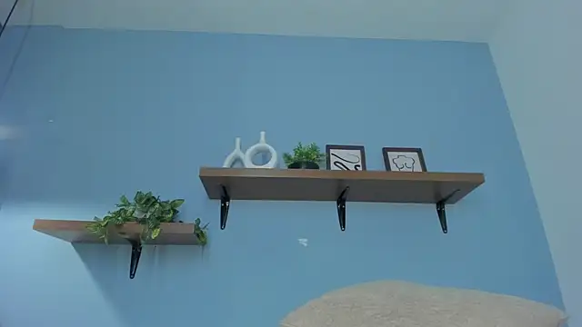 annawelk  online show from 10.08.25
