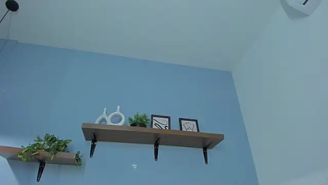 annawelk  online show from 10.09.25