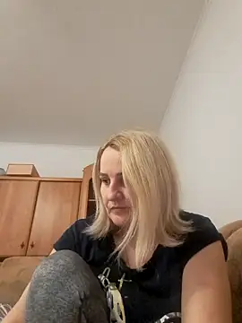 Snapshot of Malichkaanna30 chatting on 12.18.24 Malichkaanna30 online show from 12.18.24