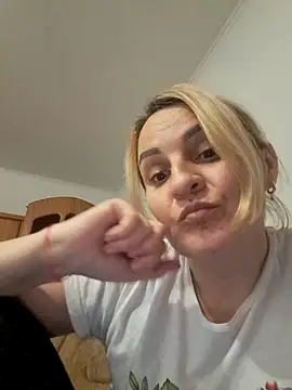 Snapshot of Malichkaanna30 chatting on 02.08.25 Malichkaanna30 online show from 02.08.25