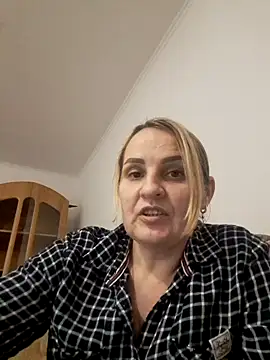 Snapshot of Malichkaanna30 chatting on 02.11.25 Malichkaanna30 online show from 02.11.25